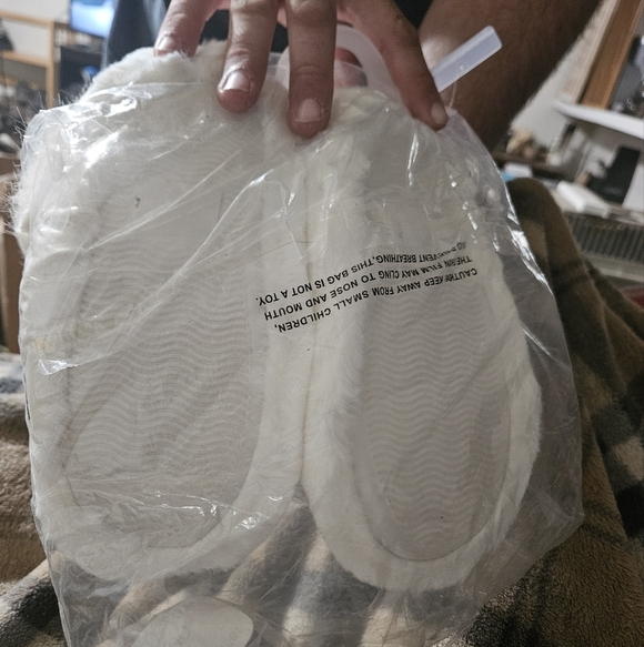 NWT! Polar Bear White Slippers! - Picture 5 of 5